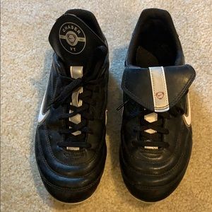 Youth 5.5 Nike Soccer Cleats